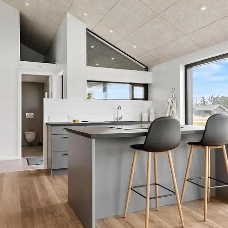 4 Bedroom Pet Friendly In